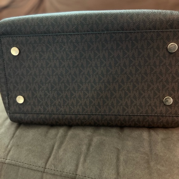 MIchael Kors Tote Handbag - Picture 2 of 3